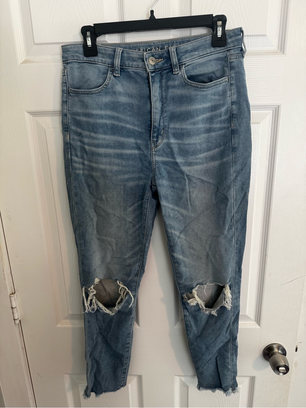 America Eagle Light Wash Distressed Women's Jeans